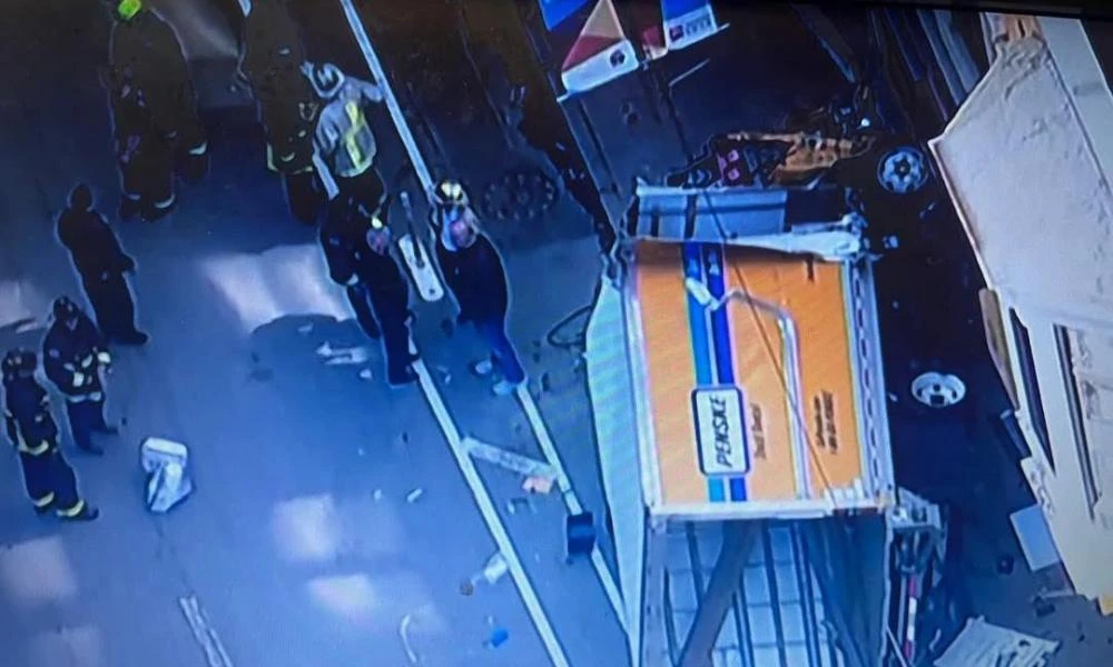 Φορτηγό έπεσε πάνω σε πεζούς στη Βοστώνη - Τραυματίστηκαν 6 άτομα